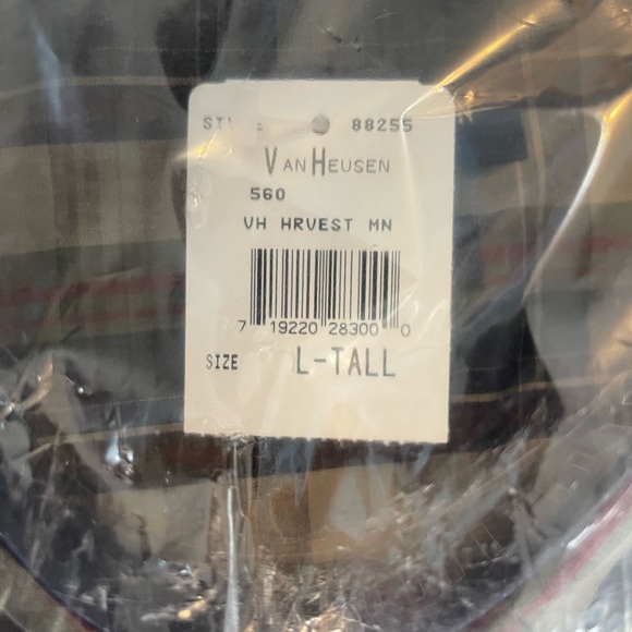 SOLD!! Very nice Men’s Van Heusen Striped Dress Shirt. Size LT. NWT! - Picture 3 of 3